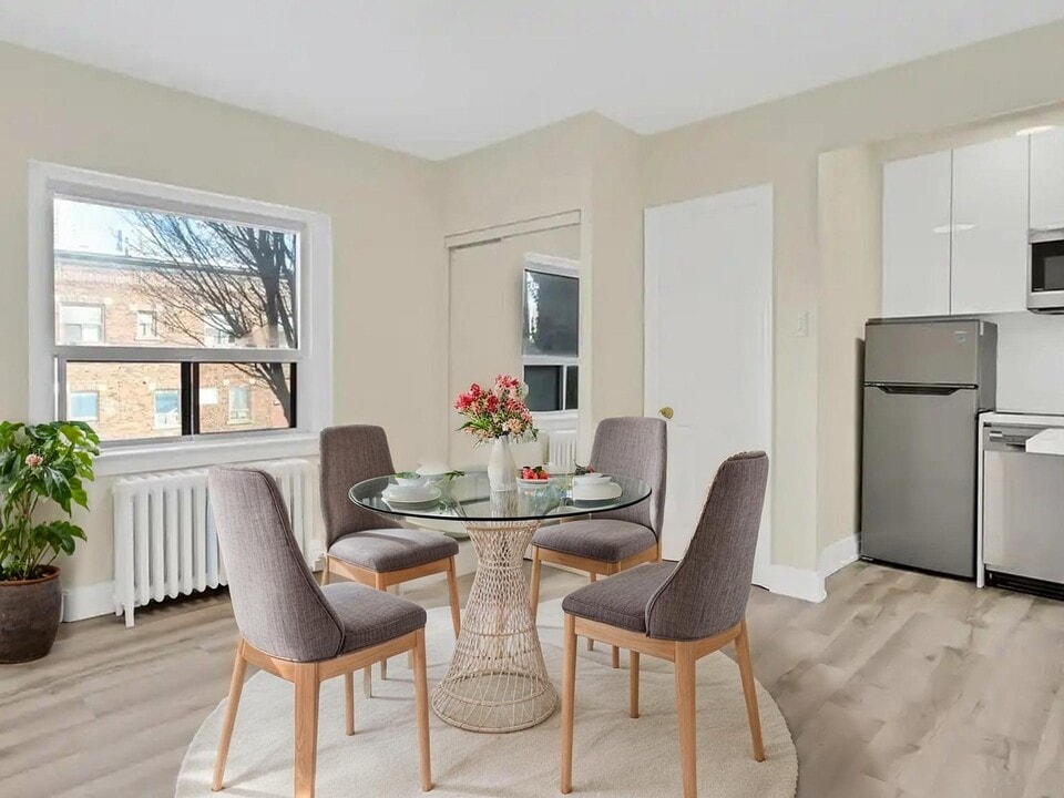 166 Eastbourne Ave in Toronto, ON - Building Photo