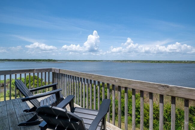 property at 15 Bermuda Landing Pl