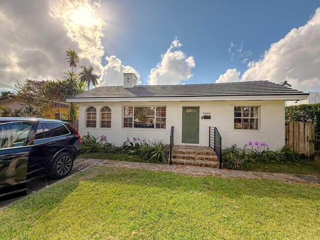 property at 5850 SW 33rd St