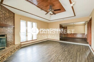 2425 E Hills Dr in Moore, OK - Building Photo - Building Photo