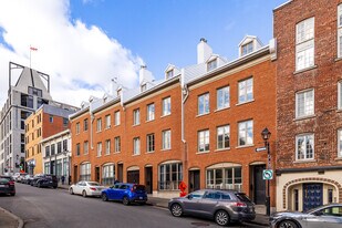 425-439 Saint-Claude Rue in Montréal, QC - Building Photo