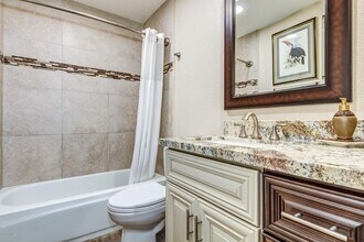 7848 E Bonita Dr, Unit 0807 in Scottsdale, AZ - Foto de edificio - Building Photo