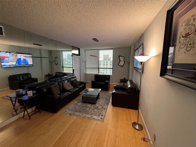 5150 Hidalgo St in Houston, TX - Building Photo - Building Photo