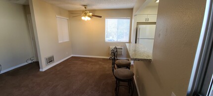 1395 Caminito Gabaldon, Unit C in San Diego, CA - Building Photo - Building Photo