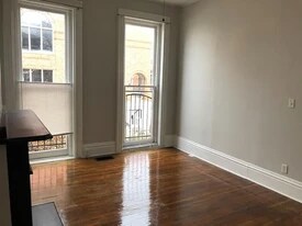 619 Oak St, Unit 619 A Oak Street in Columbus, OH - Building Photo