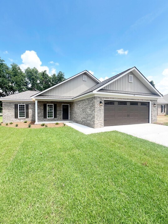 207 Silverthorn Dr in Brooklet, GA - Building Photo