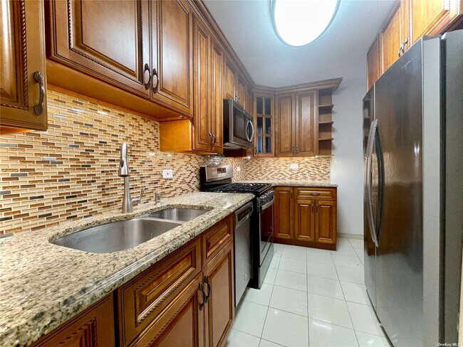 83-36 Beverly Rd-Unit -5G in Queens, NY - Foto de edificio - Building Photo