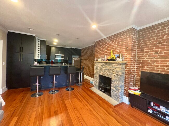 1614 Beacon St, Unit 22