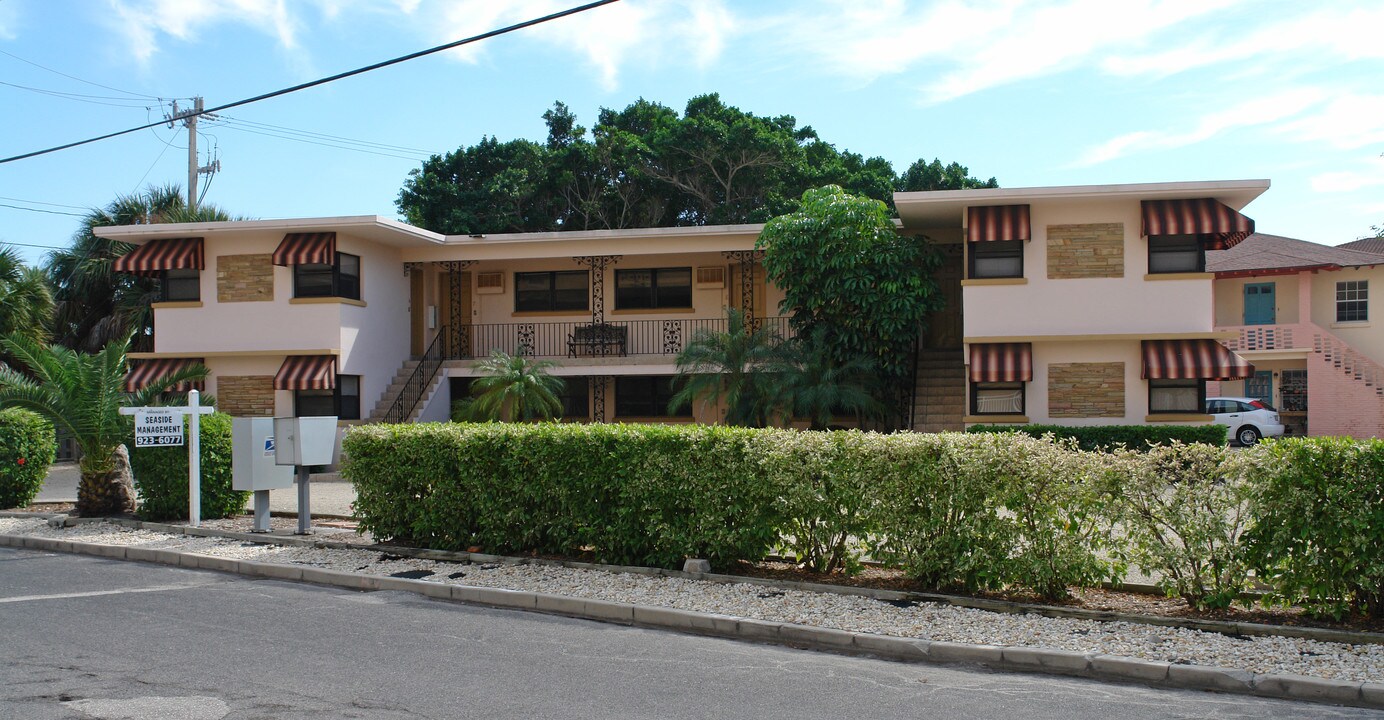 111 Golden Gate Pt in Sarasota, FL - Foto de edificio