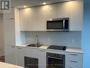 75 Canterbury Pl in Toronto, ON - Building Photo - Building Photo