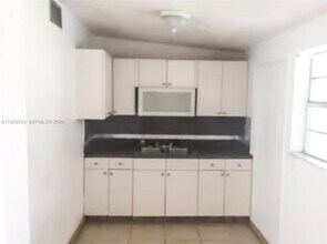 1530 NW 11th Ct in Fort Lauderdale, FL - Building Photo - Building Photo