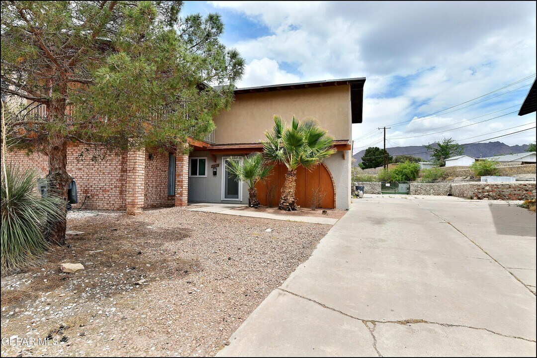 6412 Pizarro St in El Paso, TX - Building Photo