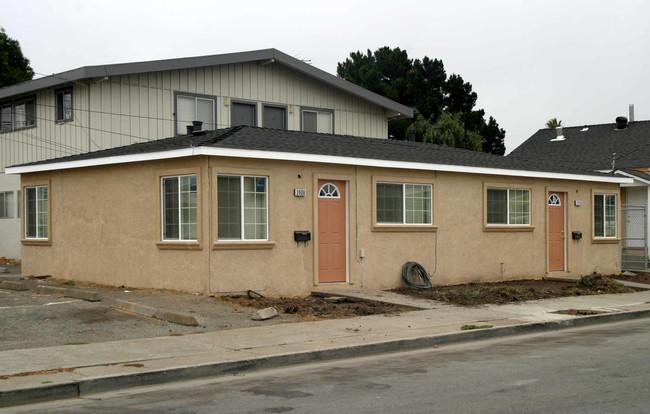 2408-2410 Market Ave in San Pablo, CA - Foto de edificio - Building Photo