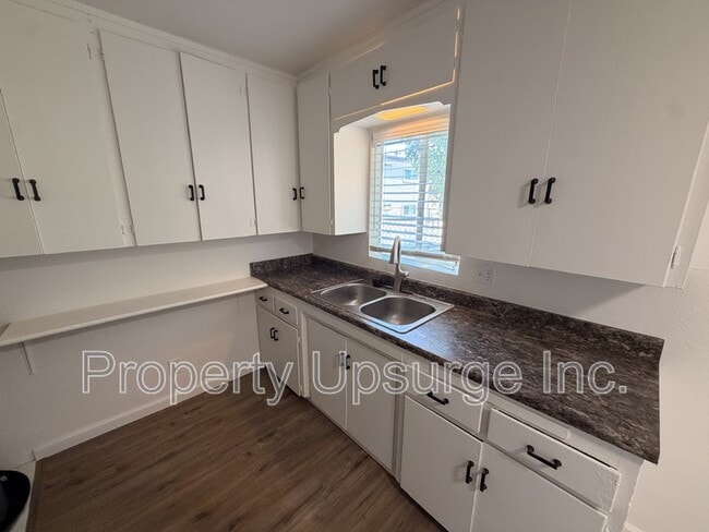 2424 Court St in Redding, CA - Building Photo - Building Photo