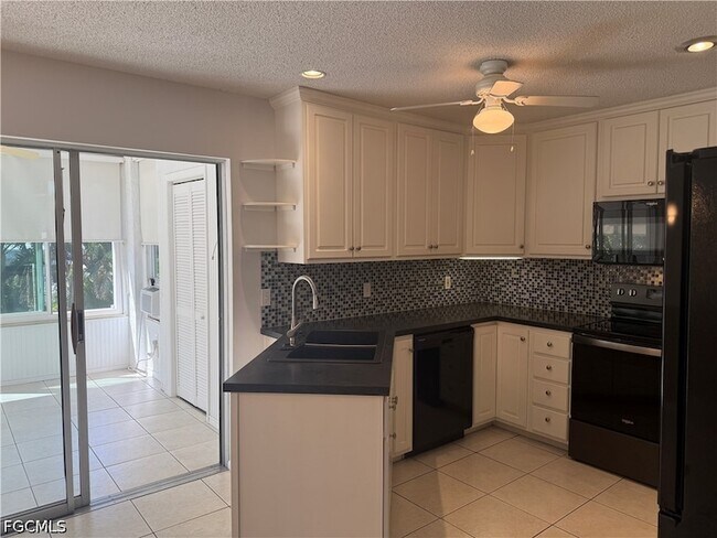 7400 College Pkwy, Unit 1D in Ft. Myers, FL - Building Photo - Building Photo