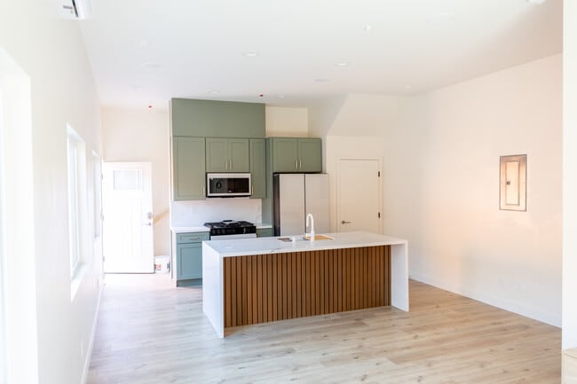8975 Spring Pl in Spring Valley, CA - Building Photo - Building Photo