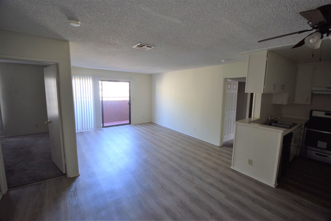 Remmet Avenue Apartments in Canoga Park, CA - Building Photo