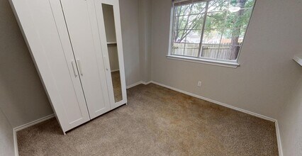 12401 Uttimer Ln in Austin, TX - Building Photo - Building Photo