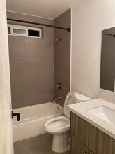 14133 Calvert St in Van Nuys, CA - Foto de edificio - Interior Photo