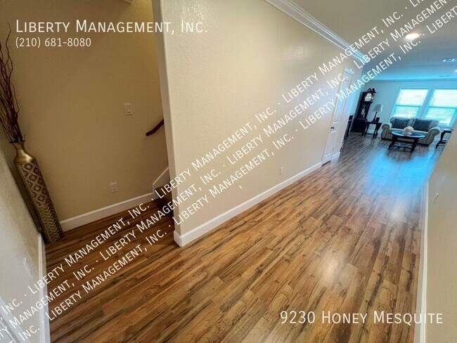 9230 Honey Mesquite in Seguin, TX - Foto de edificio - Building Photo