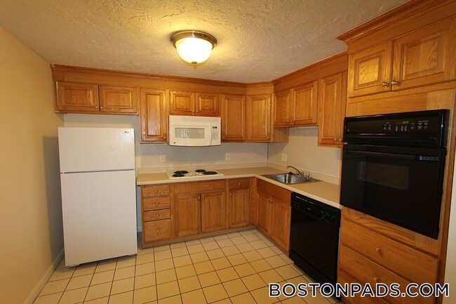 38-48 Dean St in Norwood, MA - Building Photo - Building Photo