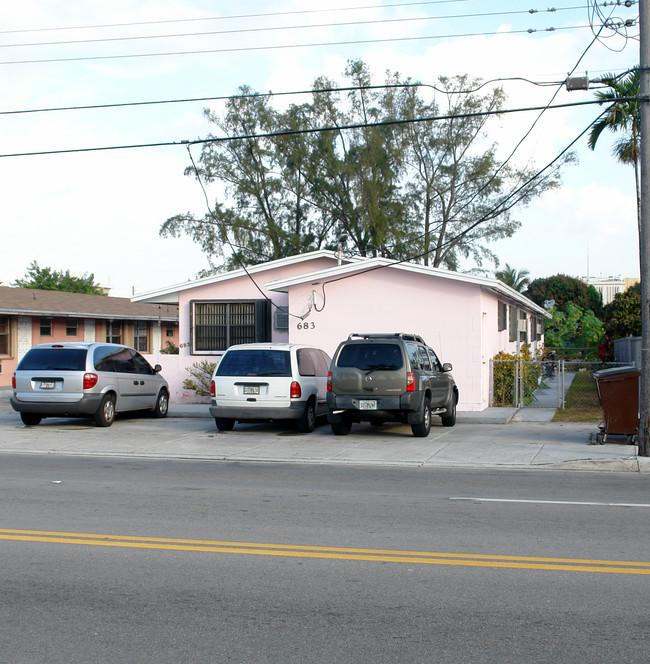 683 E 21st St in Hialeah, FL - Building Photo - Building Photo