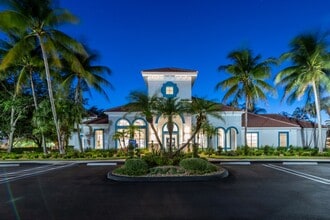 The Villas at Wyndham Lakes in Coral Springs, FL - Foto de edificio - Building Photo