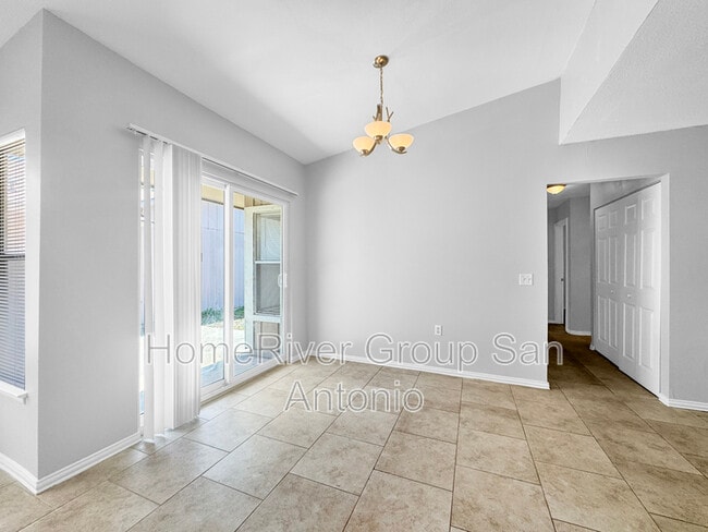 9819 Meadow Way in Converse, TX - Building Photo - Building Photo