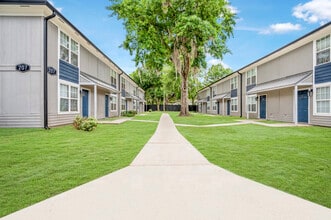 The Flats On Hampstead in Savannah, GA - Building Photo - Building Photo