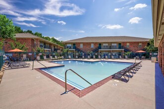 Oak Place Apartments in Oklahoma City, OK - Building Photo - Building Photo