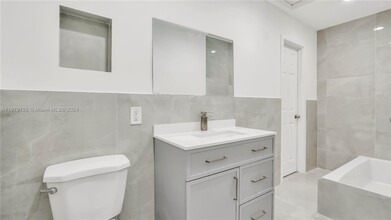 1956 Madison St-Unit -1 in Hollywood, FL - Building Photo - Building Photo