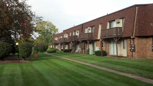 Lake Point Apartments in Sandusky, OH - Building Photo - Building Photo