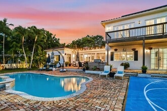 9636 NE 5th Avenue Rd in Miami Shores, FL - Building Photo - Building Photo