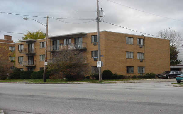 18012 Lake Shore Blvd in Cleveland, OH - Building Photo