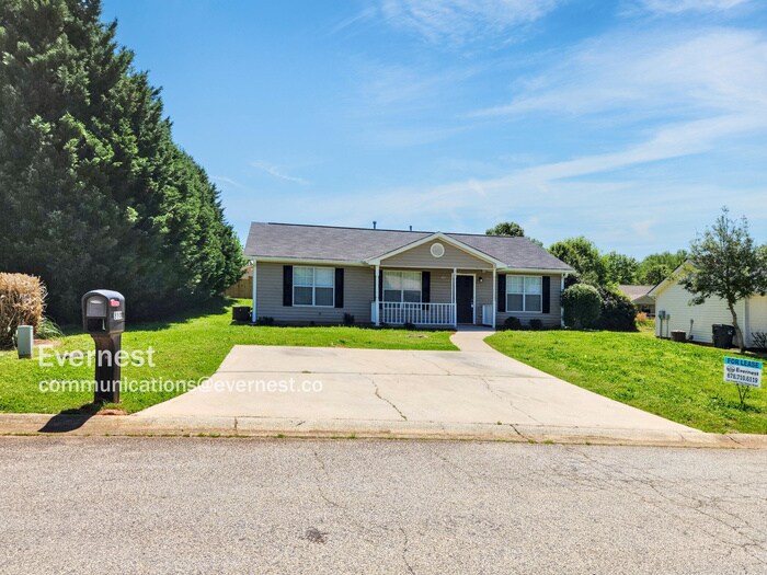 310 Dove Point in Social Circle, GA - Foto de edificio