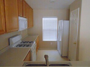 4212 Haven Hurst Ct in Las Vegas, NV - Building Photo - Building Photo