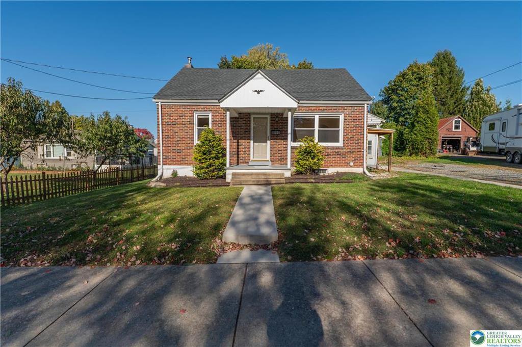 137 Lee St in Emmaus, PA - Foto de edificio
