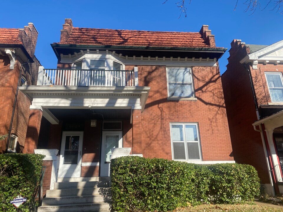 6029 McPherson Ave, Unit 2nd Floor in St. Louis, MO - Foto de edificio