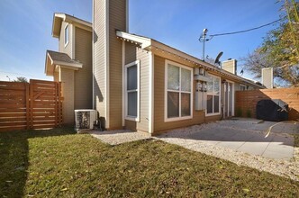 1302 Danbury Square in Austin, TX - Building Photo - Building Photo