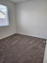 689 Sierra Ave in Reedley, CA - Building Photo - Building Photo