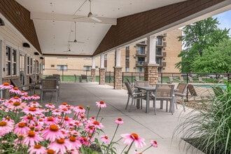 Chestnut Lake in Strongsville, OH - Foto de edificio - Building Photo