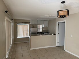 679 Caribbean Dr in Davenport, FL - Building Photo