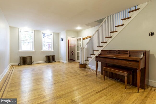 property at 1239 S Alder St