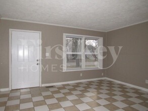 8222 E 37th Pl in Indianapolis, IN - Building Photo - Building Photo
