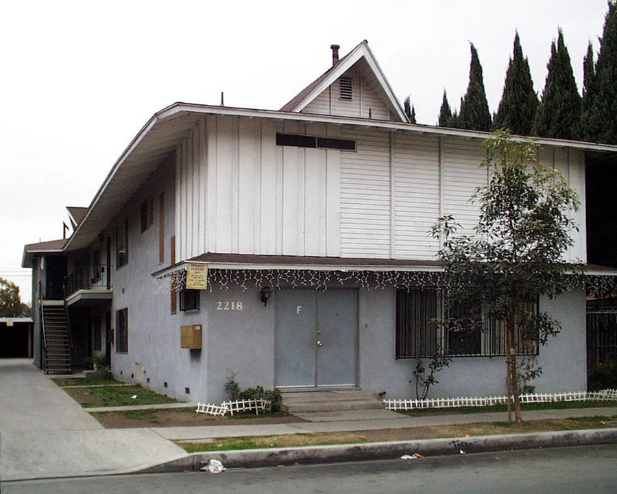 2218 Zoe Ave in Huntington Park, CA - Building Photo