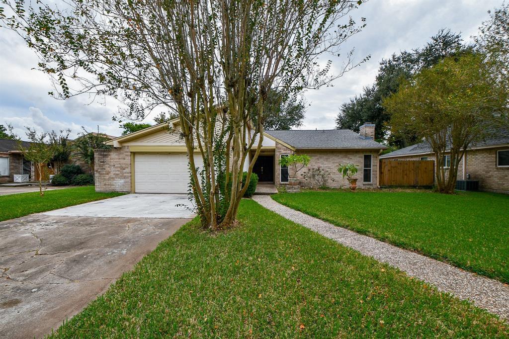 14107 Overbrook Ln in Houston, TX - Building Photo