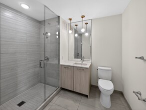 167 N Desplaines St, Unit 1306 in Chicago, IL - Foto de edificio - Building Photo