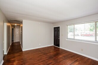 6109 N Pershing Ave in Indianapolis, IN - Building Photo - Building Photo