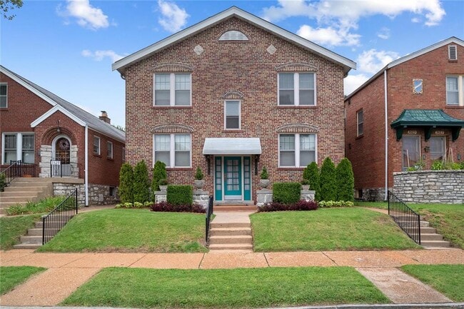 3525-3527 Lawn Ave, Unit 3527