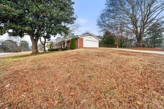 161 Deerwood Cir in Smyrna, GA - Foto de edificio - Building Photo